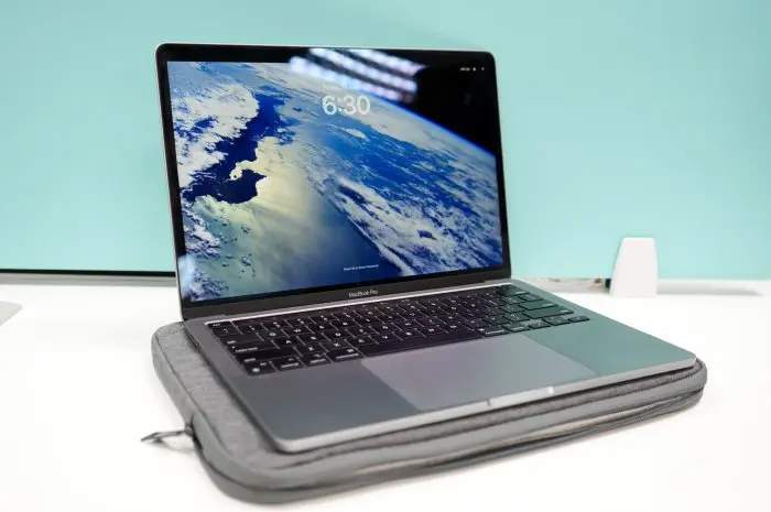 Spesifikasi Teknis MacBook Pro M2